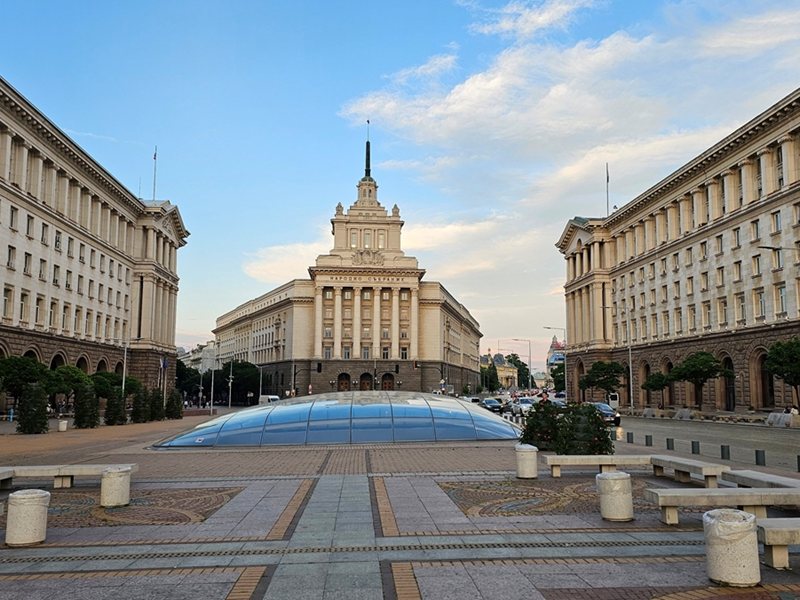 Новите 240 депутати (Графики)