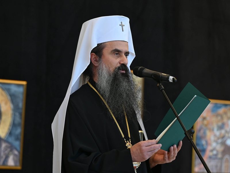 Патриарх Даниил отслужи света литургия в храма „Св. Богородица - Живоприемни източник“