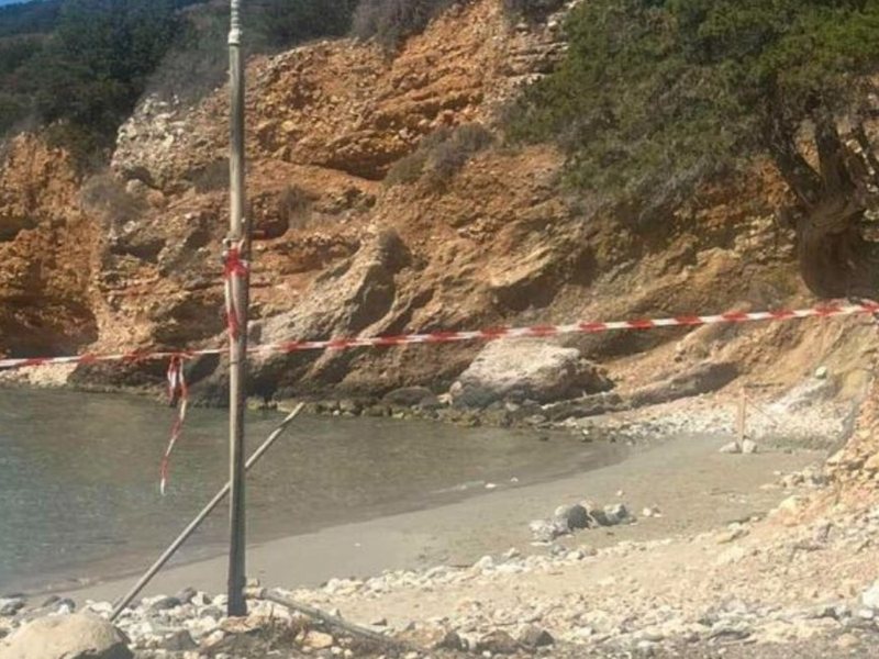Част от руска зенитна ракета изплува на плаж в Крит (Снимки)