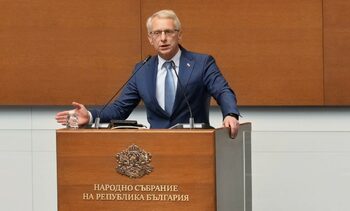Денков: Управляващите могат да използват Сребърния фонд, вместо да теглят нов дълг