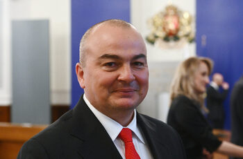 Земеделският министър: Община Варна трябва да разруши "незаконния град"