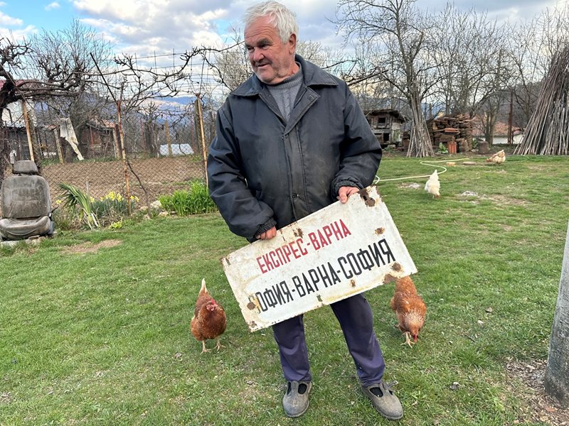 Килим от пари край релсите: 25 г. по-късно говори кантонерът, който не посегна на милионите