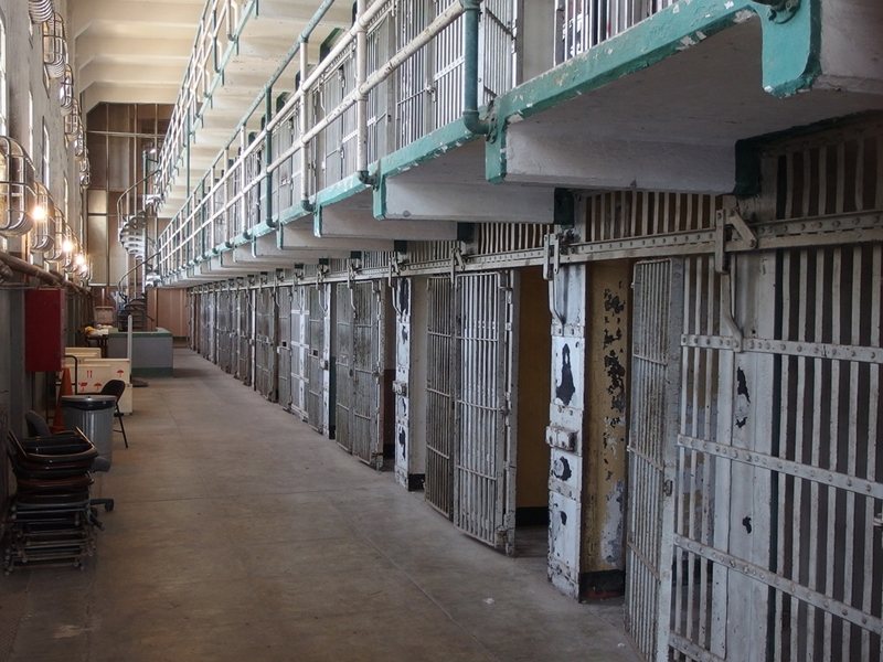 Швеция готви затвори за 13-годишни, извършили убийства