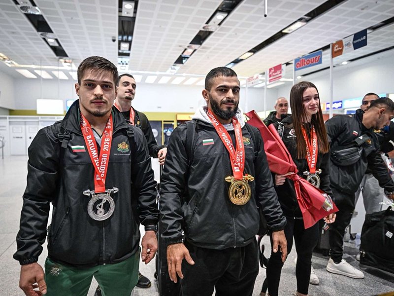 Шест медала от щангите се приземиха във Варна