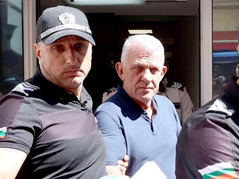 5-има мъже от групата „Колеги, прибирайте се“ са в затвора за контрабанда, но легендата Паскал ще бъде освободен още преди ден.