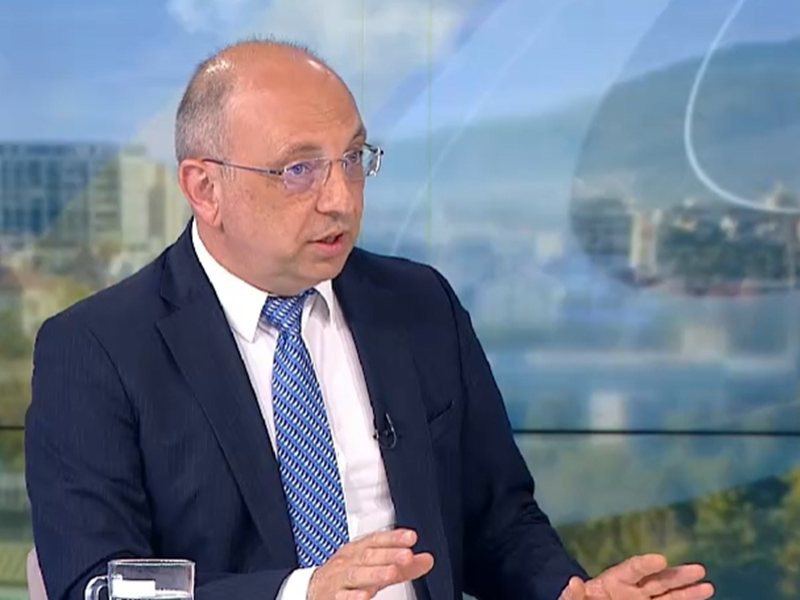 Николай Василев: Финансовите министри са некадърници, а премиерите - безхаберници