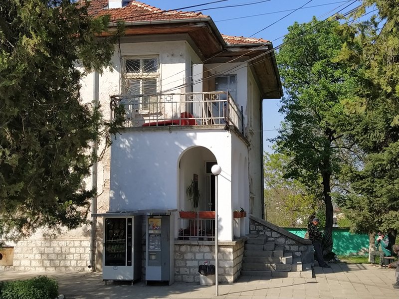 Глобиха мъж от село до Пловдив, скубал и бил майка си, той обжалва