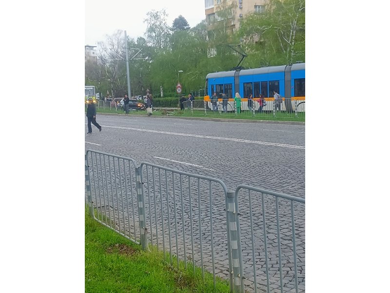 Коли се блъснаха при трамвайна спирка "Хиподрума" (Видео)
