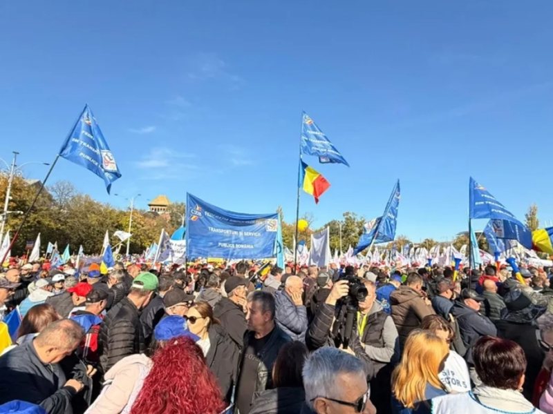Хиляди излязоха на протест срещу мерките за икономии пред румънското правителство в Букурещ