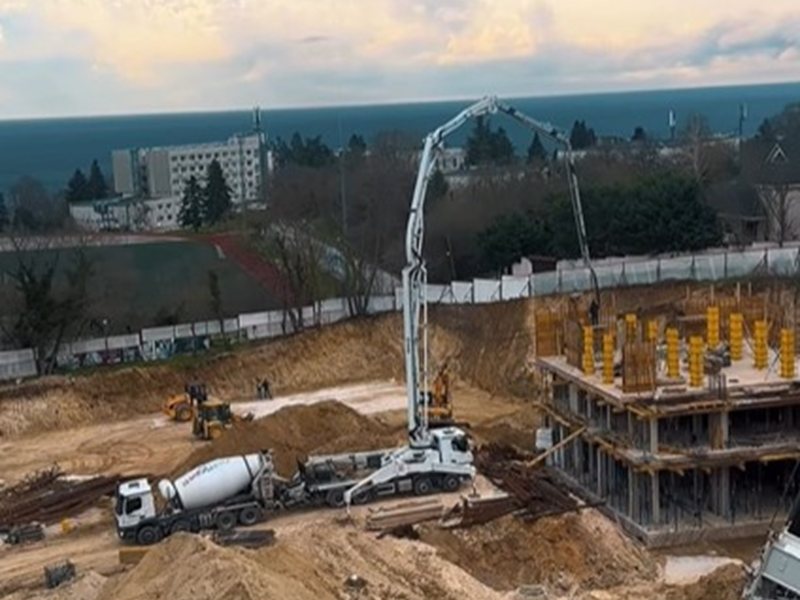 Корпорация строи незаконно край Златни пясъци, пречи на проверки с оръжие, според общината