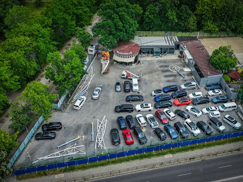 Махнаха всички незаконни чадъри в автокъща "Капитолия"