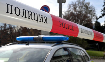 Училища и детски градини в различни региони бяха опразнени след бомбени заплахи