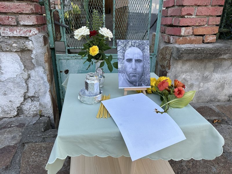 Тийнейджъри били и обрали мъж, който по-късно почина