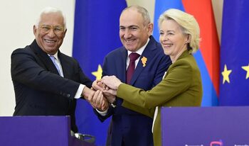 ЕС се притече на помощ на Армения след натиска на Русия – с пари и... внос на цветя