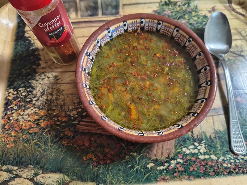 Пролетна супа с киселец и маруля