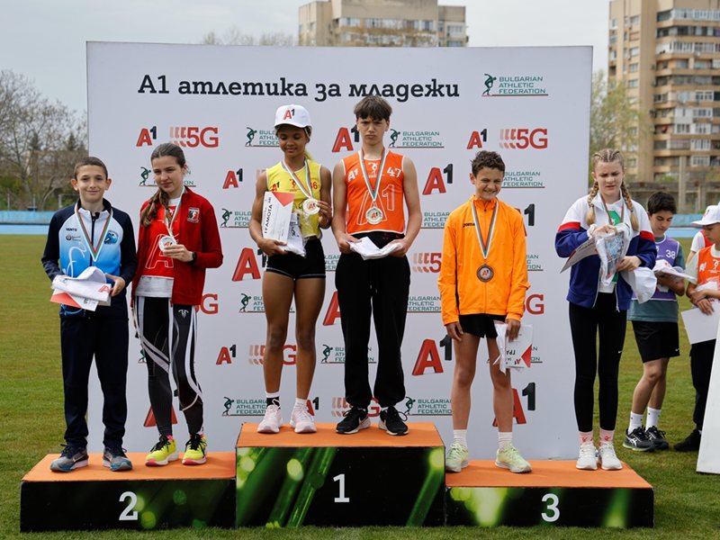Домакините доминират на младежката атлетика в Ямбол